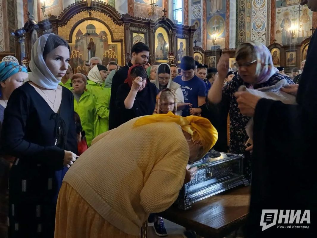 Десницу святителя Спиридона Тримифунтского привезли в Нижний Новгород Десницу святителя Спиридона Тримифунтского привезли в Нижний Новгород