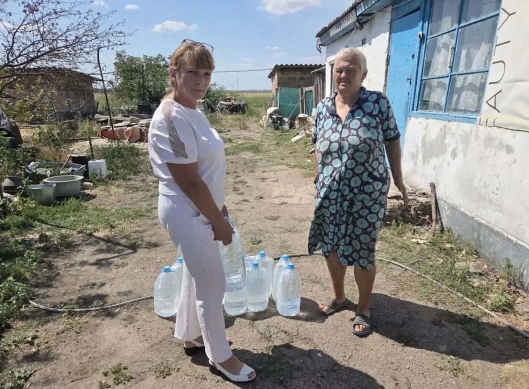 Игорь Кастюкевич: Херсонская область. Помогаем обеспечивать жителей отдаленных районов Херсонской области питьевой водой Игорь Кастюкевич: Херсонская область. Помогаем обеспечивать жителей отдаленных районов Херсонской области питьевой водой