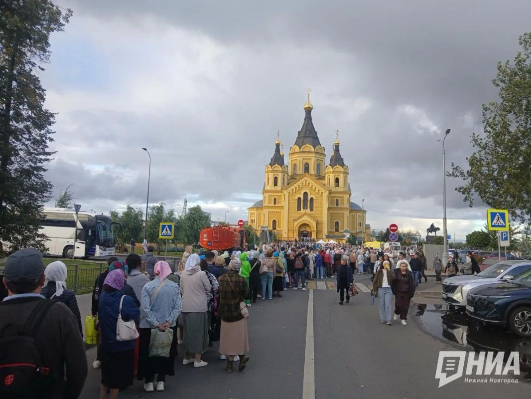 Десницу святителя Спиридона Тримифунтского привезли в Нижний Новгород Десницу святителя Спиридона Тримифунтского привезли в Нижний Новгород