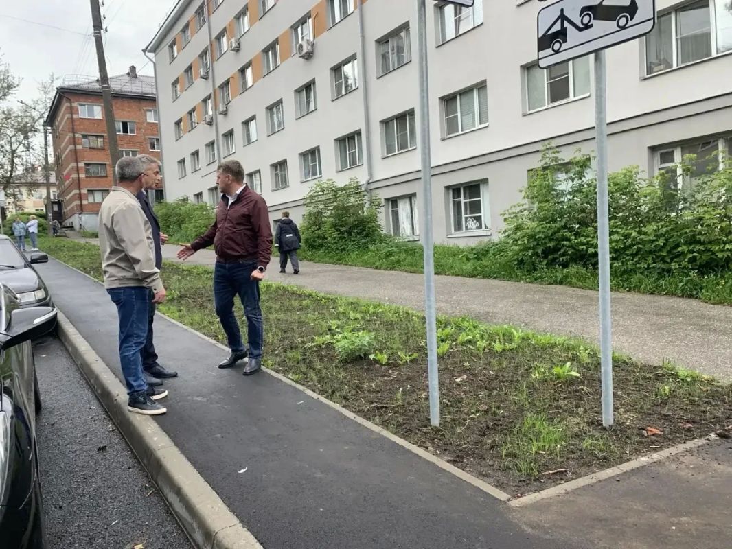 Проверил, как реализованы инициативы жителей Советского района в рамках проекта «Вам решать!» в этом году Проверил, как реализованы инициативы жителей Советского района в рамках проекта «Вам решать!» в этом году