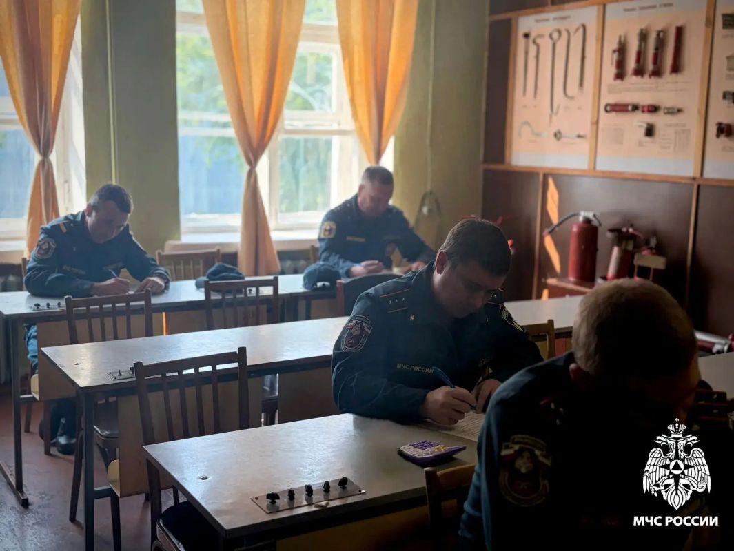 Победа в дыму. В ФГКУ «Специальное управление ФПС № 4 МЧС России» прошел смотр-конкурс профессионального мастерства среди звеньев газодымозащитной службы специальных пожарно-спасательных частей Победа в дыму. В ФГКУ «Специальное управление ФПС № 4 МЧС России» прошел смотр-конкурс профессионального мастерства среди звеньев газодымозащитной службы специальных пожарно-спасательных частей