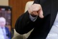 Жесты помогают нам не только объяснять свои мысли другим, но и формулировать их для самих себя