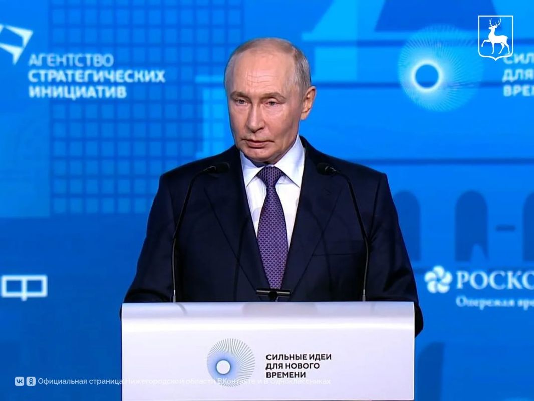 Владимир Путин выступил с приветственной речью на пленарной сессии форума «Сильные идеи для нового времени» Владимир Путин выступил с приветственной речью на пленарной сессии форума «Сильные идеи для нового времени»