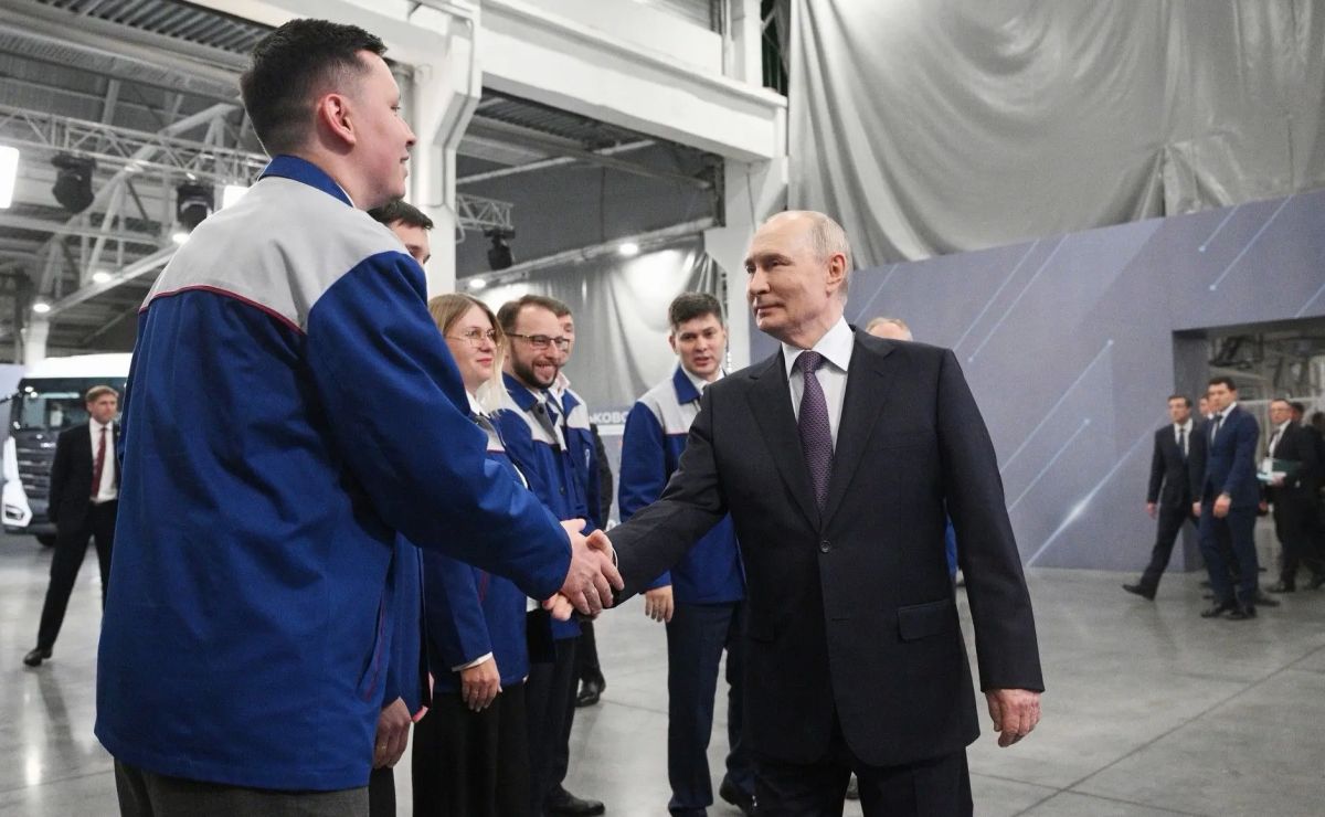 Глеб Никитин: Важный день для нижегородского автопрома! Президент России Владимир Путин посетил наш автомобильный кластер - мощный промышленный комплекс, где сосредоточены ключевые производства Глеб Никитин: Важный день для нижегородского автопрома! Президент России Владимир Путин посетил наш автомобильный кластер - мощный промышленный комплекс, где сосредоточены ключевые производства
