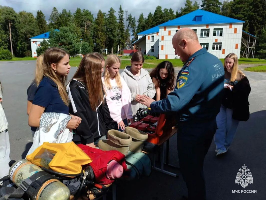 Юные городчане примерили на себя роль спасателей Юные городчане примерили на себя роль спасателей