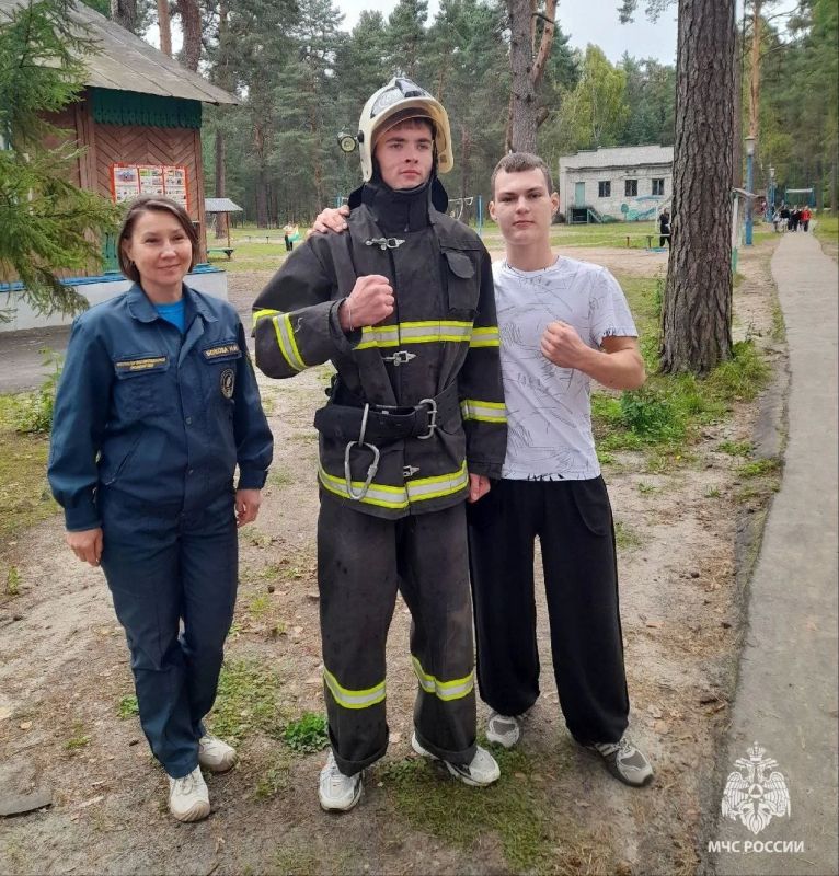 Юные спасатели: сотрудники МЧС провели спортивный день в лагере «Дружба» Юные спасатели: сотрудники МЧС провели спортивный день в лагере «Дружба»