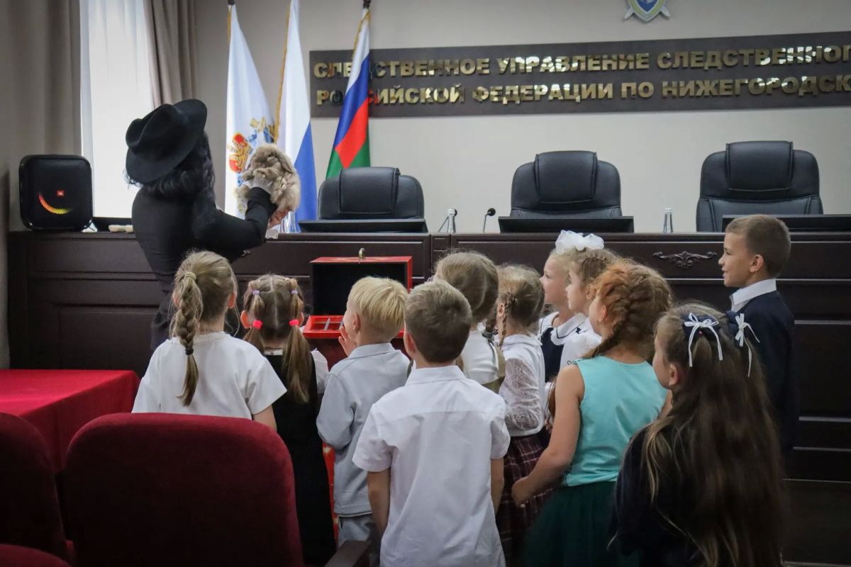 И.о. руководителя регионального следственного управления поздравил первоклассников с Днём знаний И.о. руководителя регионального следственного управления поздравил первоклассников с Днём знаний