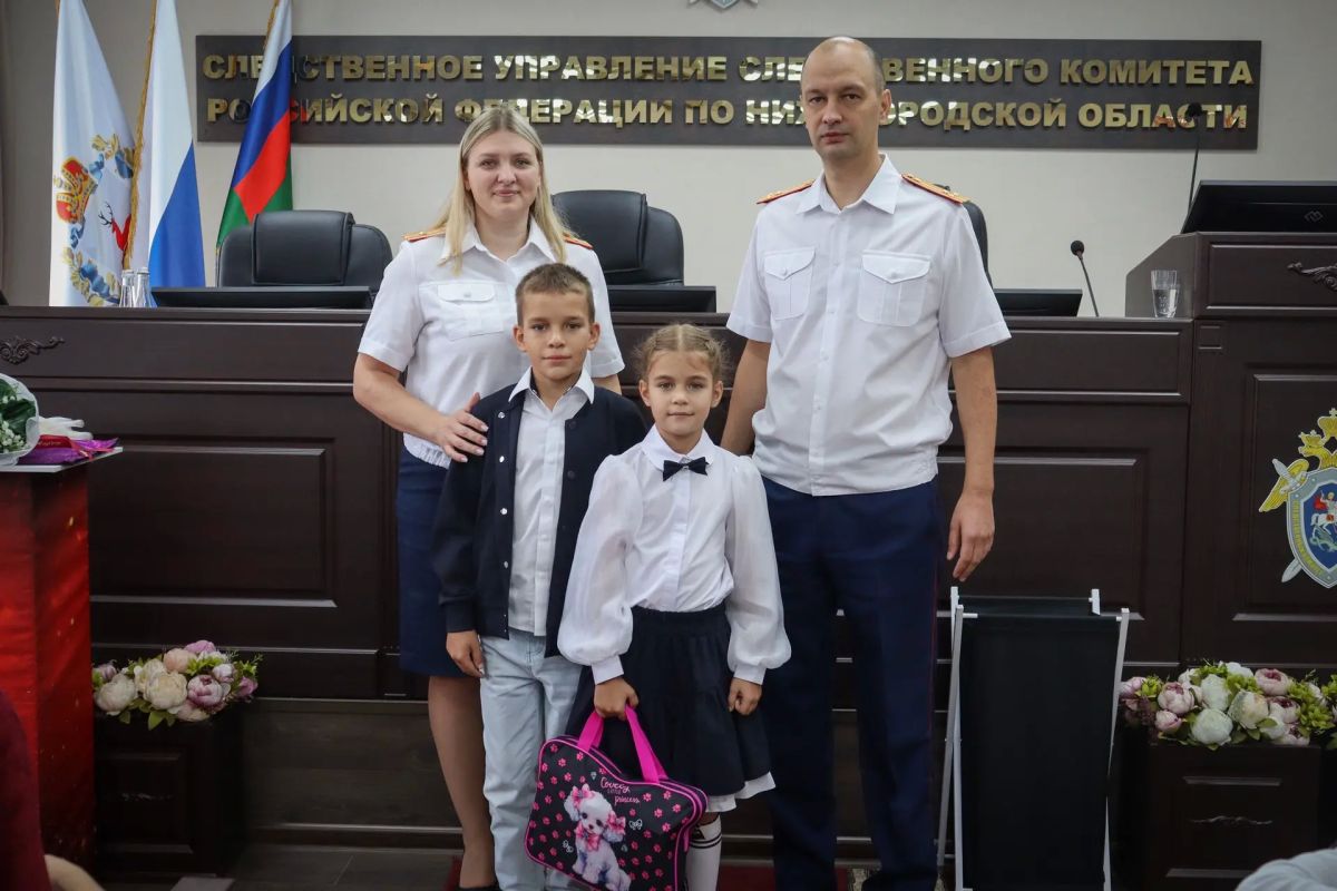 И.о. руководителя регионального следственного управления поздравил первоклассников с Днём знаний И.о. руководителя регионального следственного управления поздравил первоклассников с Днём знаний