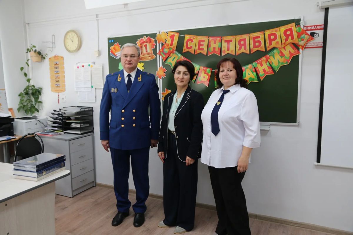 Сегодня прокурор Нижегородской области Алексей Цуканов принял участие в праздничных мероприятиях, посвященных Дню знаний Сегодня прокурор Нижегородской области Алексей Цуканов принял участие в праздничных мероприятиях, посвященных Дню знаний