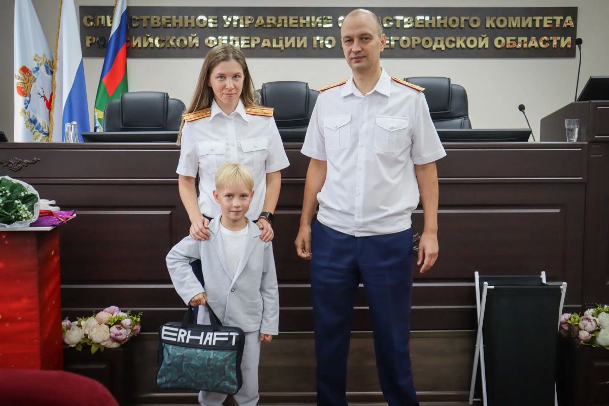 И.о. руководителя регионального следственного управления поздравил первоклассников с Днём знаний И.о. руководителя регионального следственного управления поздравил первоклассников с Днём знаний