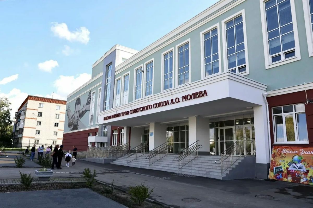Сразу четыре новые школы Нижегородской области распахнули свои двери для 3800 учеников Сразу четыре новые школы Нижегородской области распахнули свои двери для 3800 учеников