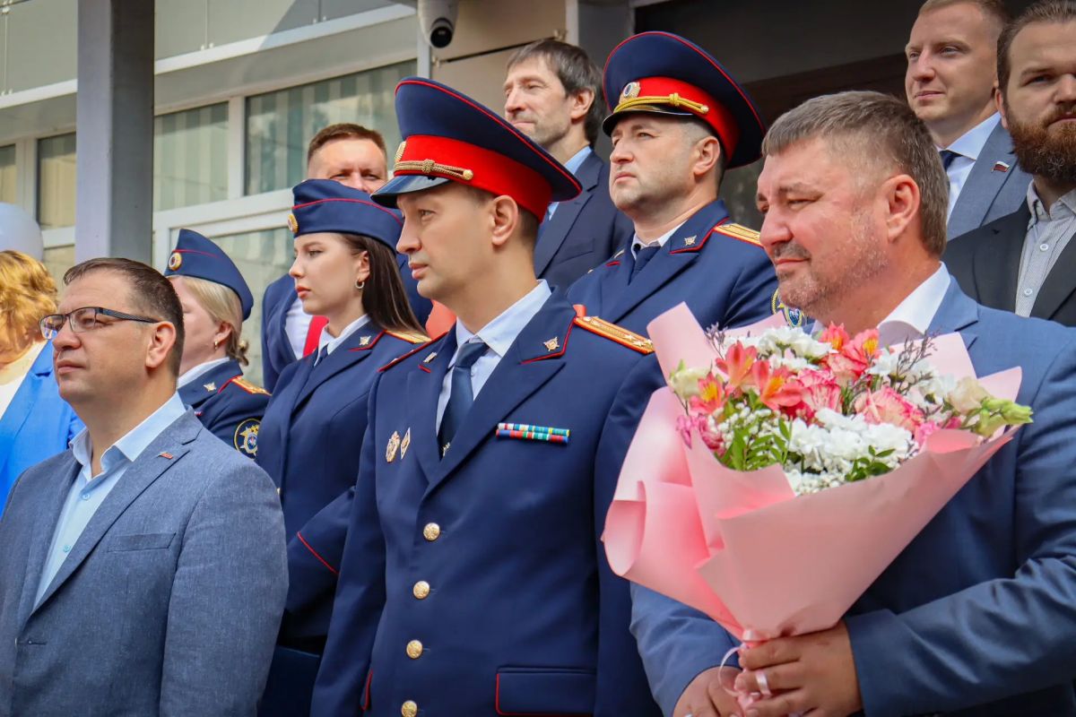 В Нижегородской области сотрудники регионального следственного управления приняли участие в открытии новых профильных кадетских классов СК России и поздравили учащихся с Днем знаний В Нижегородской области сотрудники регионального следственного управления приняли участие в открытии новых профильных кадетских классов СК России и поздравили учащихся с Днем знаний
