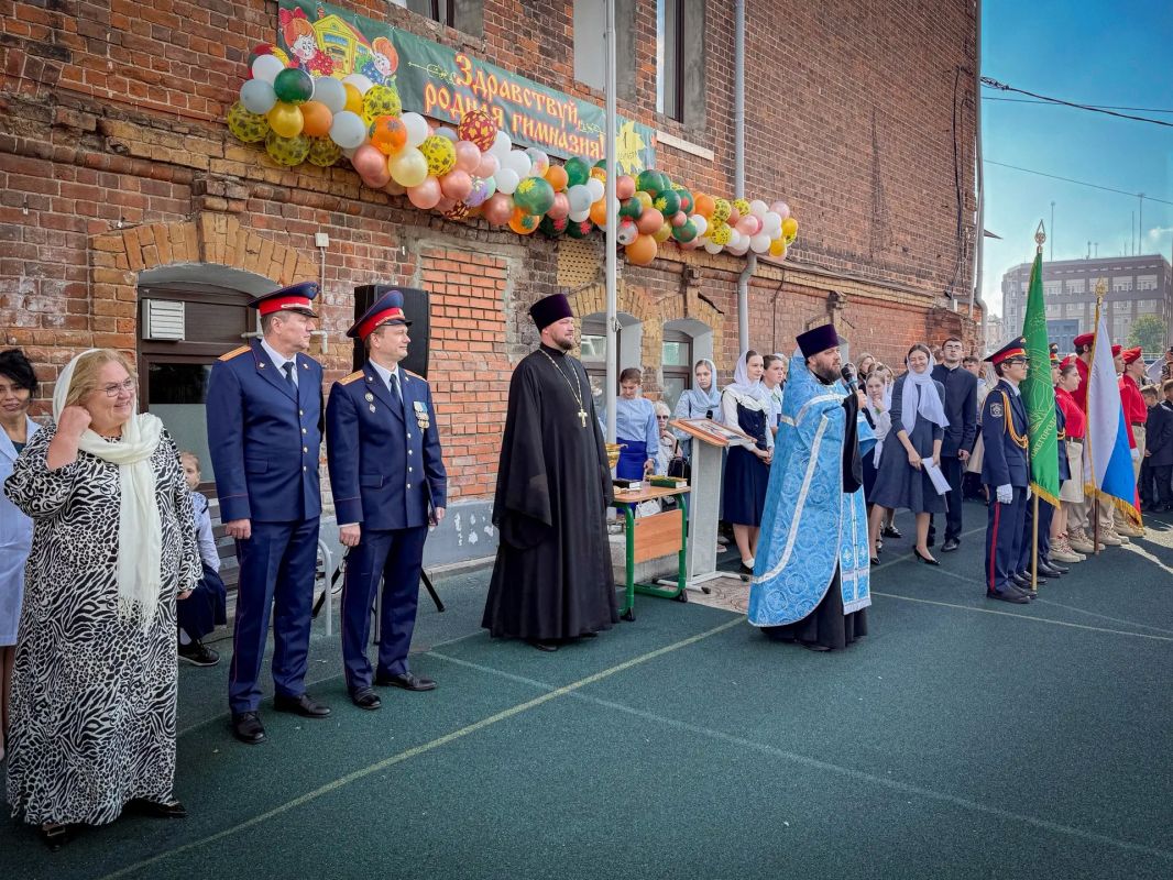 В Нижегородской области сотрудники регионального следственного управления приняли участие в открытии новых профильных кадетских классов СК России и поздравили учащихся с Днем знаний В Нижегородской области сотрудники регионального следственного управления приняли участие в открытии новых профильных кадетских классов СК России и поздравили учащихся с Днем знаний