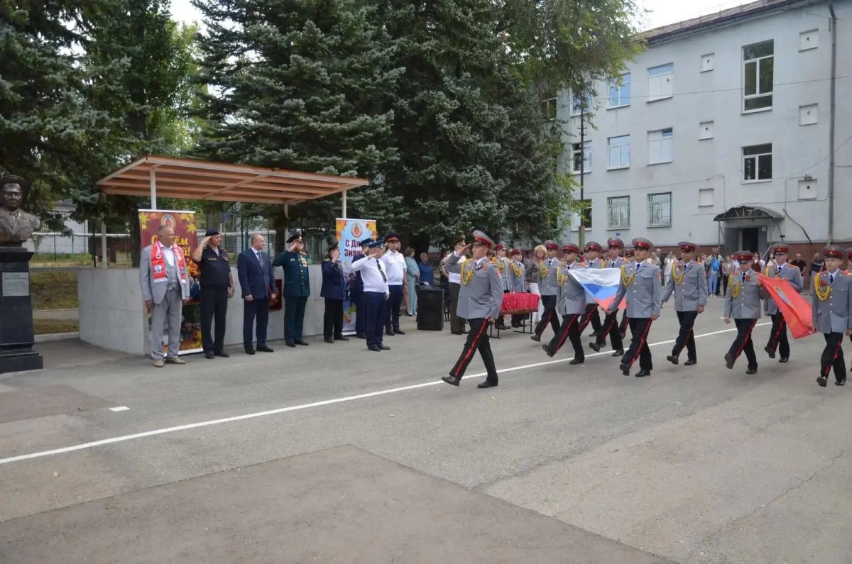 В Приволжье росгвардейцы приняли участие в мероприятиях, посвященных Дню знаний В Приволжье росгвардейцы приняли участие в мероприятиях, посвященных Дню знаний