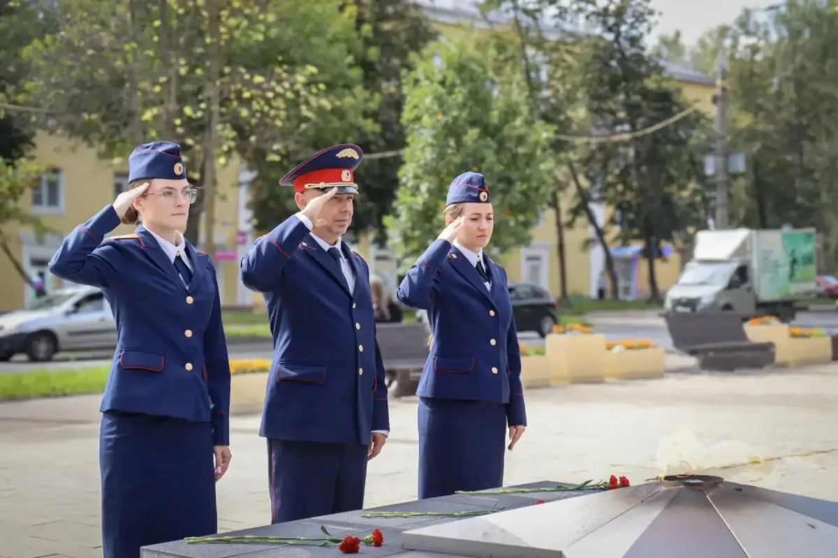 Сотрудники регионального следственного управления приняли участие в мероприятиях в День солидарности в борьбе с терроризмом Сотрудники регионального следственного управления приняли участие в мероприятиях в День солидарности в борьбе с терроризмом