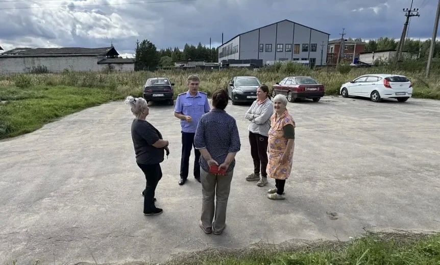 Сотрудники следственного управления провели личный прием граждан по жилищным вопросам Сотрудники следственного управления провели личный прием граждан по жилищным вопросам