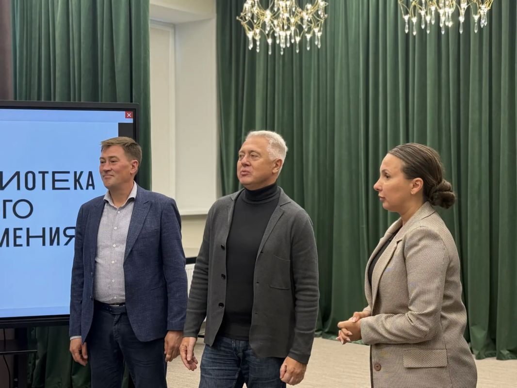 Депутаты городской Думы поздравили жителей Ленинского района с открытием модульной библиотеки Депутаты городской Думы поздравили жителей Ленинского района с открытием модульной библиотеки
