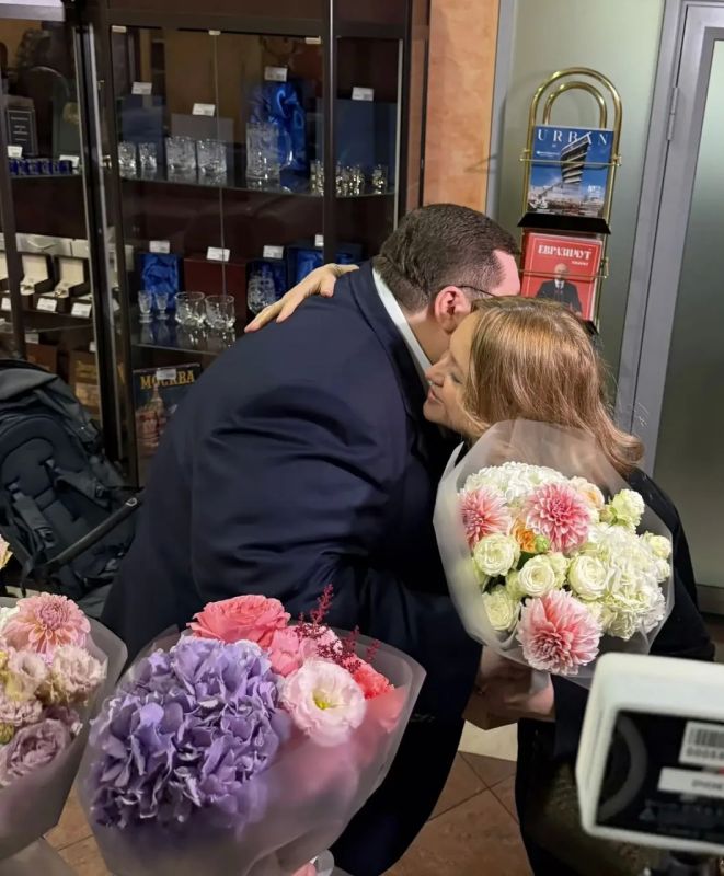 Владимир Рогов: Своих не бросаем. Сотрудники Русского дома в Берлине вернулись домой