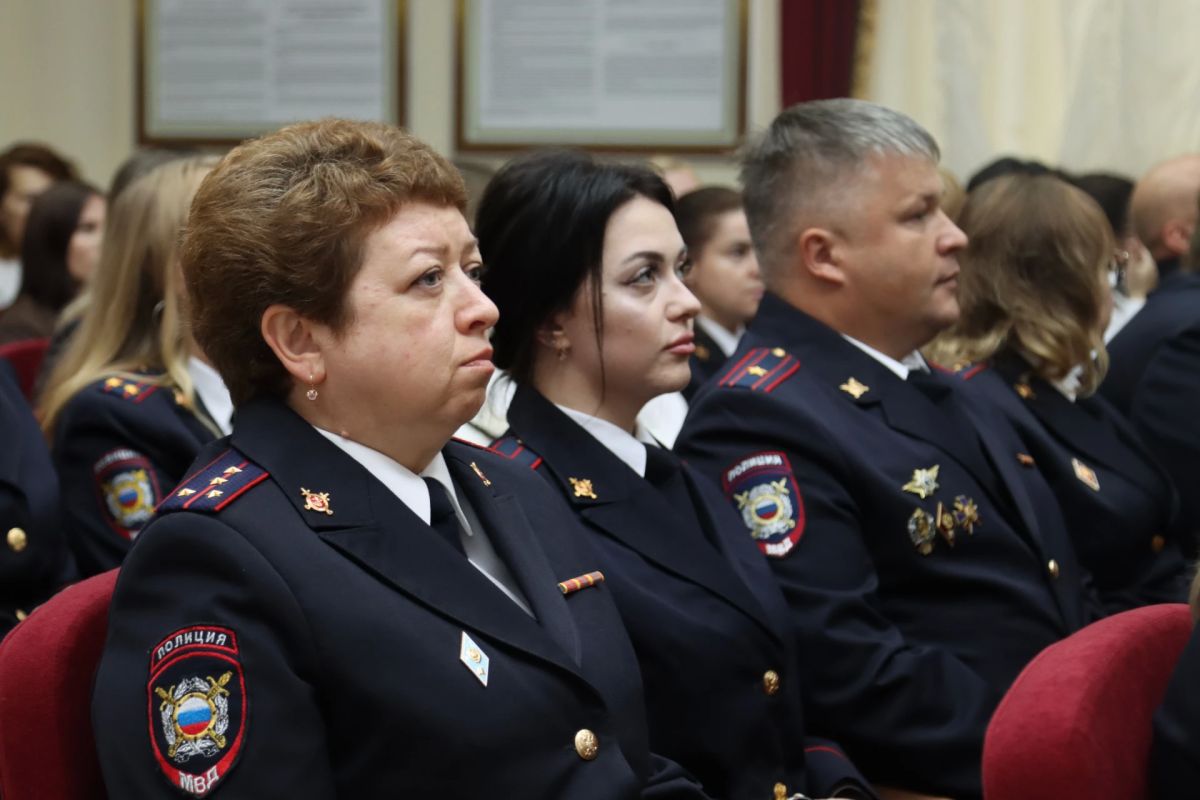 Сегодня в актовом зале УВМ ГУ МВД России по Нижегородской области прошло торжественное мероприятие, посвящённое 307-й годовщине образования подразделений по вопросам миграции МВД России Сегодня в актовом зале УВМ ГУ МВД России по Нижегородской области прошло торжественное мероприятие, посвящённое 307-й годовщине образования подразделений по вопросам миграции МВД России