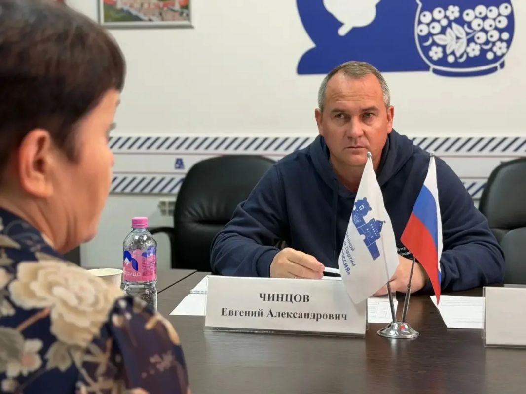 Провел очередной прием граждан в Региональной общественной приемной партии «Единая Россия» вместе с коллегой-депутатом Законодательного Собрания Юрием Балашовым