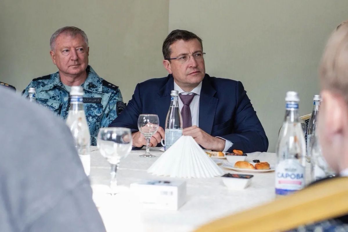Глеб Никитин: Вручили ключи от 72 служебных квартир в новом жилом доме для сотрудников полиции в Сарове вместе с начальником ГУ МВД России по Нижегородской области Юрием Арсентьевым Глеб Никитин: Вручили ключи от 72 служебных квартир в новом жилом доме для сотрудников полиции в Сарове вместе с начальником ГУ МВД России по Нижегородской области Юрием Арсентьевым