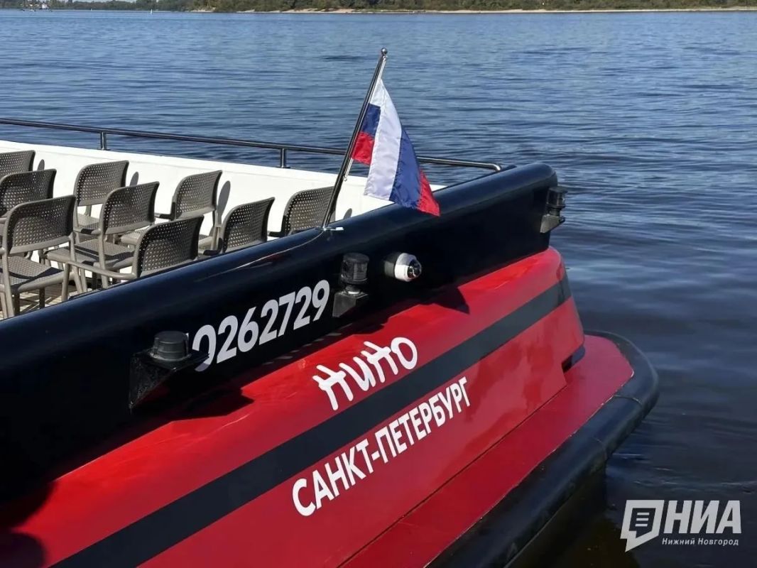 Новый речной маршрут «Чкаловская лестница — Стрелка» запустили на электросудне «НиНо» Новый речной маршрут «Чкаловская лестница — Стрелка» запустили на электросудне «НиНо»
