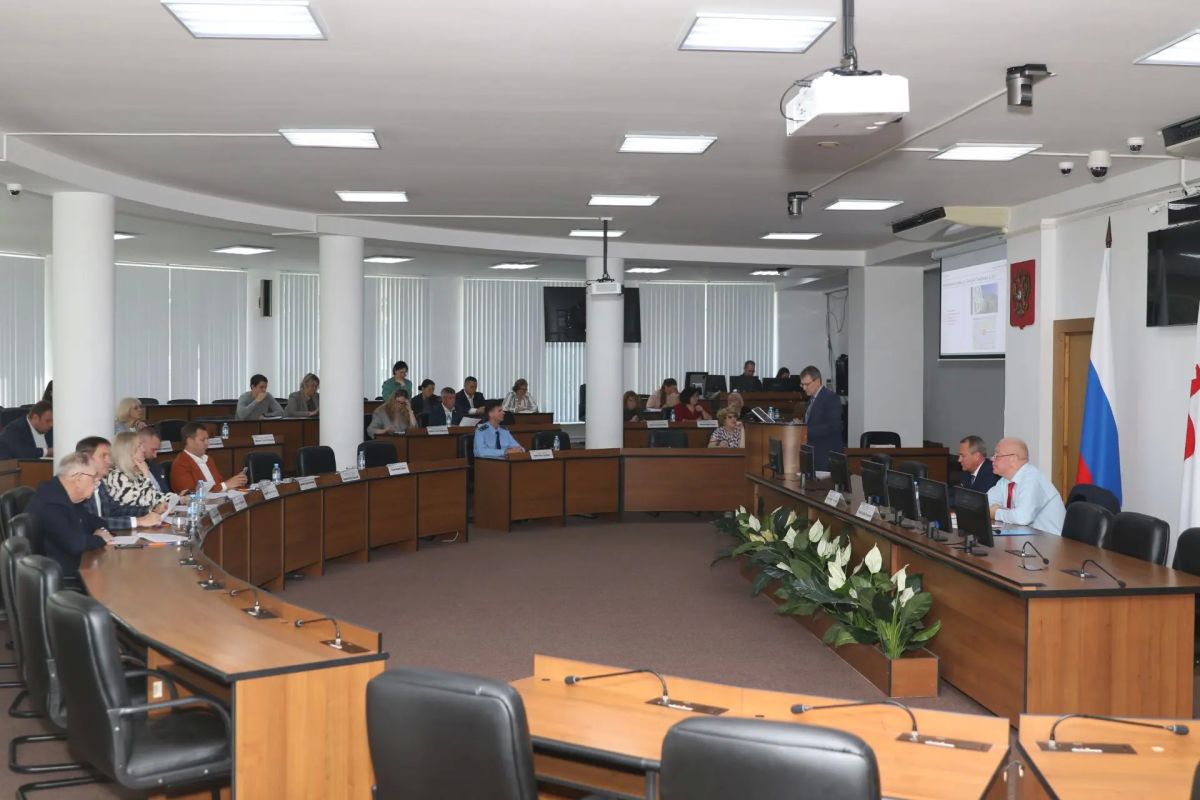 Депутаты ознакомились с результатами торгов по продаже и предоставлению в аренду объектов муниципального имущества за I полугодие текущего года