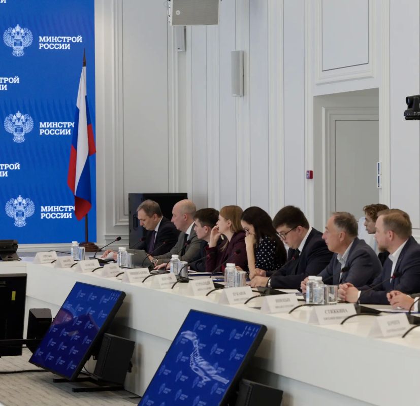 Глава Минстроя России принял участие в круглом столе «Бизнес и развитие комфортной городской среды: практики, возможности и новые форматы взаимодействия» Глава Минстроя России принял участие в круглом столе «Бизнес и развитие комфортной городской среды: практики, возможности и новые форматы взаимодействия»