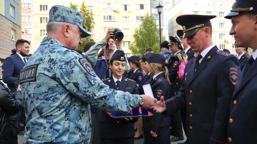 В Сарове открыт новый служебный дом для сотрудников ОВД на 72 квартиры В Сарове открыт новый служебный дом для сотрудников ОВД на 72 квартиры