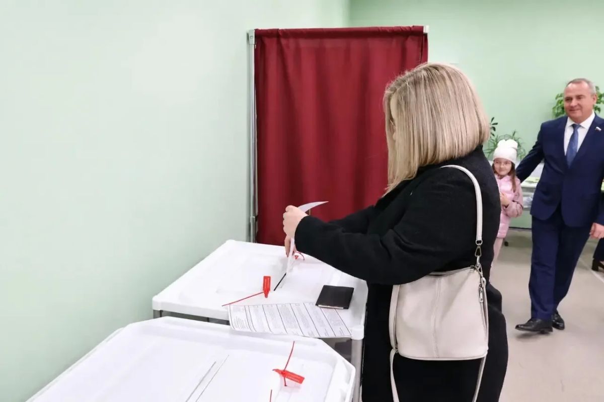 Принял участие в голосовании на выборах депутатов Государственной Думы РФ и Законодательного Собрания Нижегородской области Принял участие в голосовании на выборах депутатов Государственной Думы РФ и Законодательного Собрания Нижегородской области