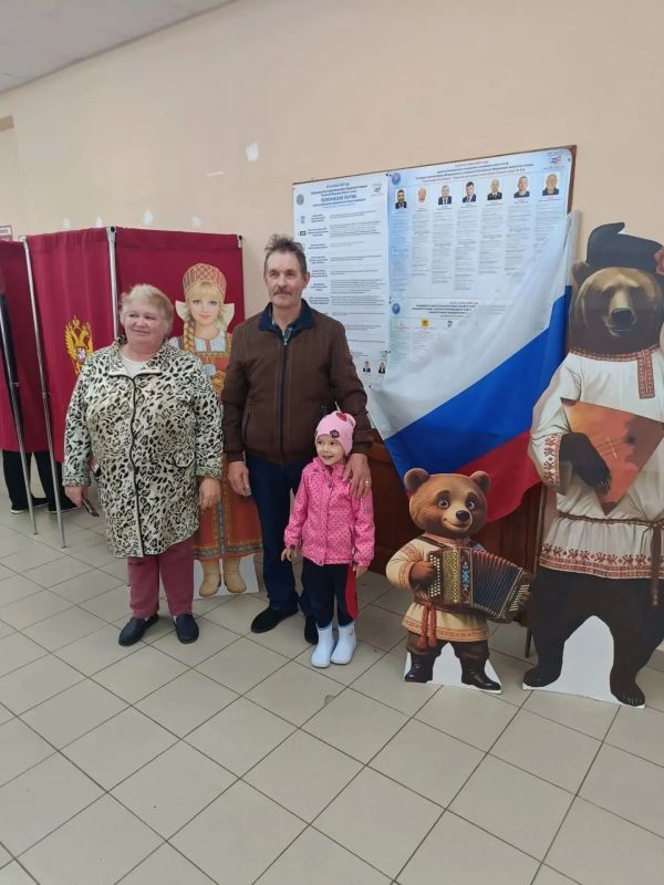 Голосование по-семейному!. Для многих избирателей голосование – не просто слово Голосование по-семейному!. Для многих избирателей голосование – не просто слово