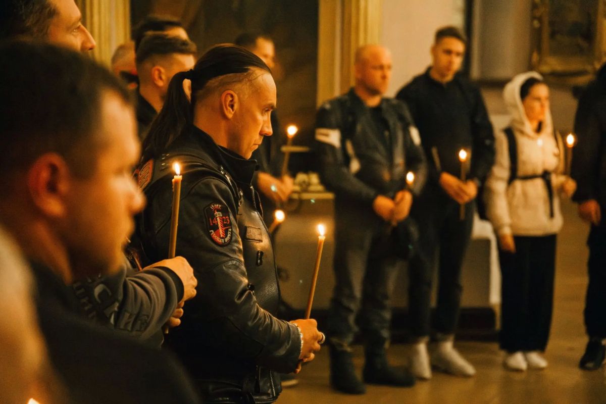 18 сентября, в день памяти погибших мотоциклистов, сотрудники Госавтоинспекции Арзамаса совместно с мотоклубом «Ночные волки» собрались в Воскресенском соборе 18 сентября, в день памяти погибших мотоциклистов, сотрудники Госавтоинспекции Арзамаса совместно с мотоклубом «Ночные волки» собрались в Воскресенском соборе