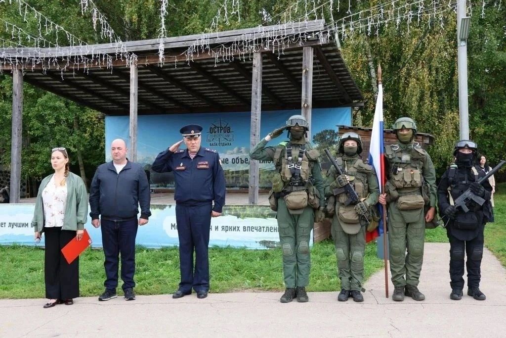 Более 800 учеников школ Нижегородской области стали участниками военно-патриотического фестиваля «215 лет на страже Родины», посвящённого 10-летию Росгвардии и 215-летию войск правопорядка Более 800 учеников школ Нижегородской области стали участниками военно-патриотического фестиваля «215 лет на страже Родины», посвящённого 10-летию Росгвардии и 215-летию войск правопорядка