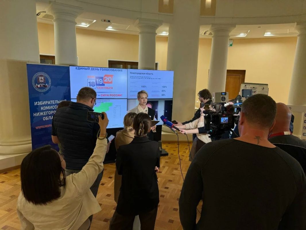 Пресс-подход председателя избирательной комиссии Нижегородской области Маргариты Андреевой по итогам голосования в ЕДГ 2026 на территории Нижегородской области Пресс-подход председателя избирательной комиссии Нижегородской области Маргариты Андреевой по итогам голосования в ЕДГ 2026 на территории Нижегородской области