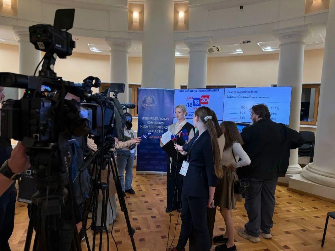 Пресс-подход председателя избирательной комиссии Нижегородской области Маргариты Андреевой по итогам голосования в ЕДГ 2026 на территории Нижегородской области Пресс-подход председателя избирательной комиссии Нижегородской области Маргариты Андреевой по итогам голосования в ЕДГ 2026 на территории Нижегородской области