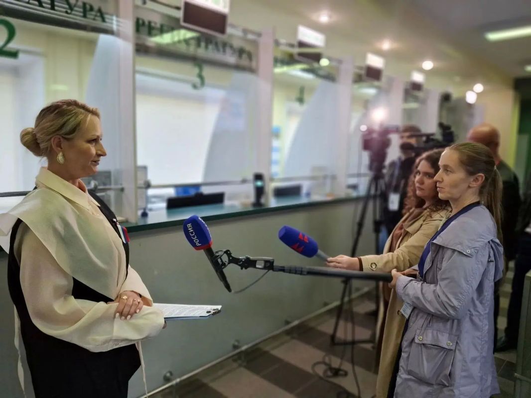 Маргарита Андреева, председатель облизбиркома, проголосовала «мобильно» на избирательном участке №2550 Маргарита Андреева, председатель облизбиркома, проголосовала «мобильно» на избирательном участке №2550