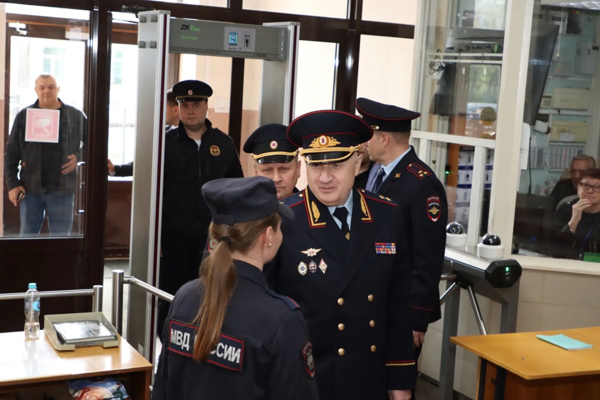 Полицейские Нижегородской области обеспечили общественный порядок и безопасность в Единый день голосования Полицейские Нижегородской области обеспечили общественный порядок и безопасность в Единый день голосования