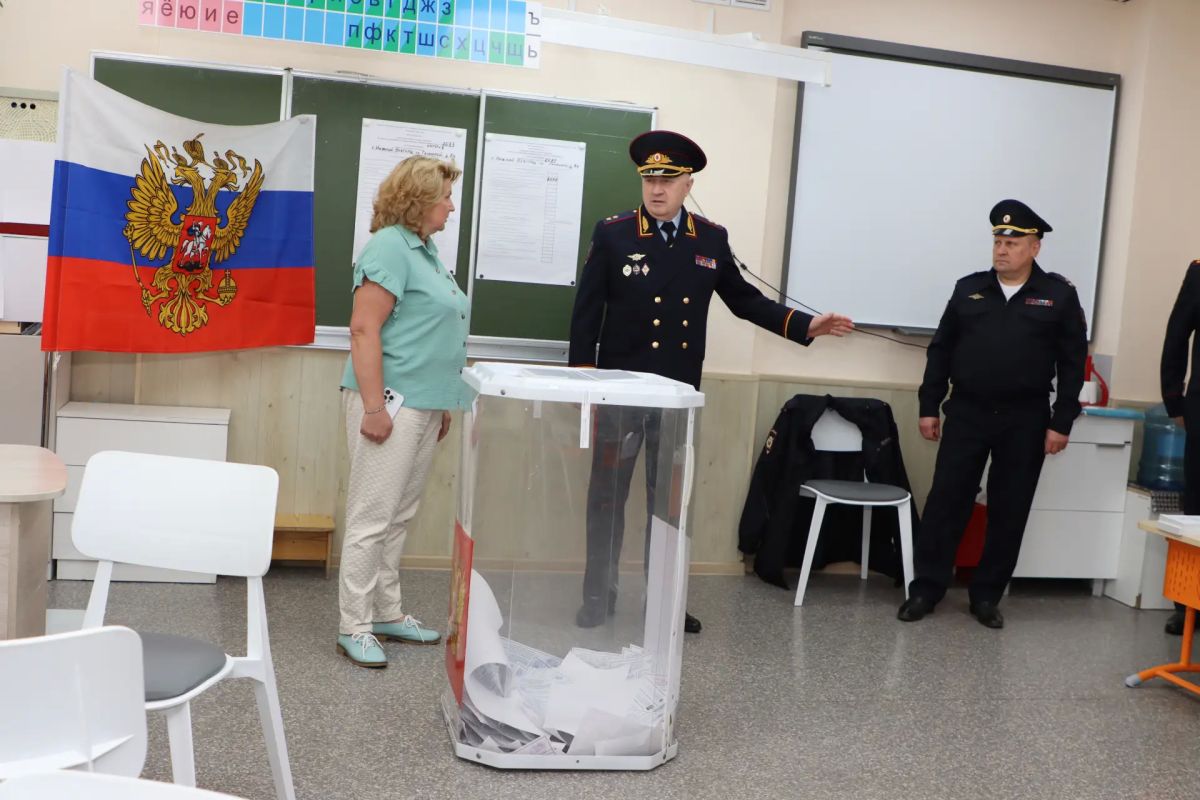 Полицейские Нижегородской области обеспечили общественный порядок и безопасность в Единый день голосования Полицейские Нижегородской области обеспечили общественный порядок и безопасность в Единый день голосования