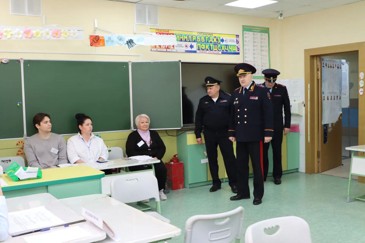 Полицейские Нижегородской области обеспечили общественный порядок и безопасность в Единый день голосования Полицейские Нижегородской области обеспечили общественный порядок и безопасность в Единый день голосования