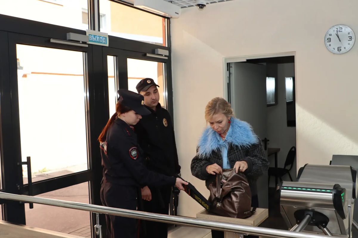 Полицейские Нижегородской области обеспечили общественный порядок и безопасность в Единый день голосования Полицейские Нижегородской области обеспечили общественный порядок и безопасность в Единый день голосования