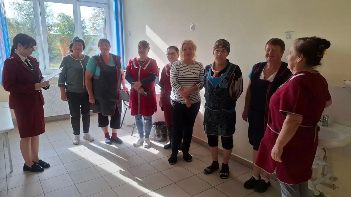 В рамках третьего этапа Всероссийского проекта лекторий "Санпросвет" специалистом Балахнинского территориального отдела Управления Роспотребнадзора по Нижегородской области проведена беседа с трудовым коллективом МАОУ "СОШ...
