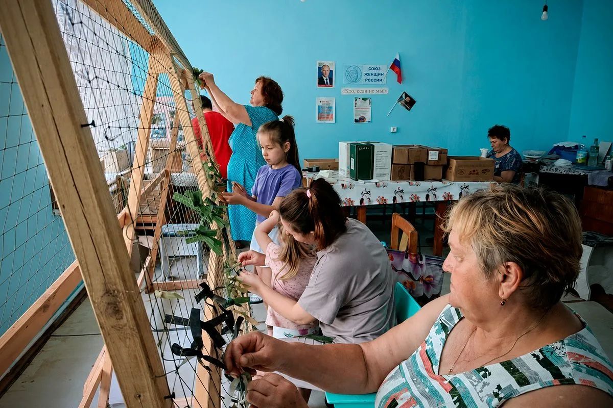 Школьники из села Славянка Нижегородской области плетут сети и шьют подушки для госпиталя Школьники из села Славянка Нижегородской области плетут сети и шьют подушки для госпиталя