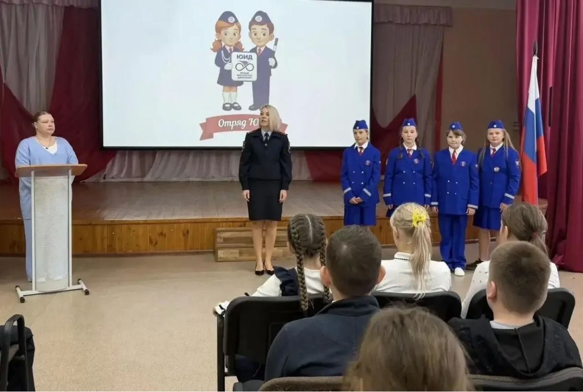 Торжественное посвящение в Юные инспекторы движения Торжественное посвящение в Юные инспекторы движения