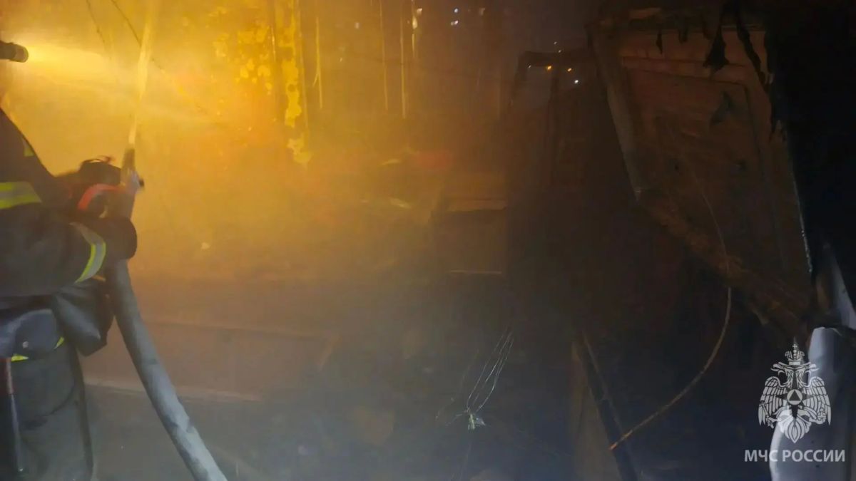 75 человек, в том числе 15 детей эвакуированы из горящего дома на проспекте Гагарина в Нижнем Новгороде 75 человек, в том числе 15 детей эвакуированы из горящего дома на проспекте Гагарина в Нижнем Новгороде