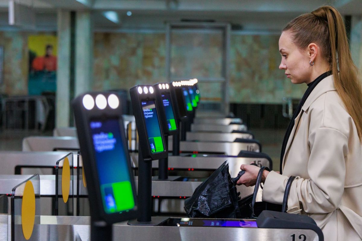 В метро — через новенькие турникеты! В метро — через новенькие турникеты!