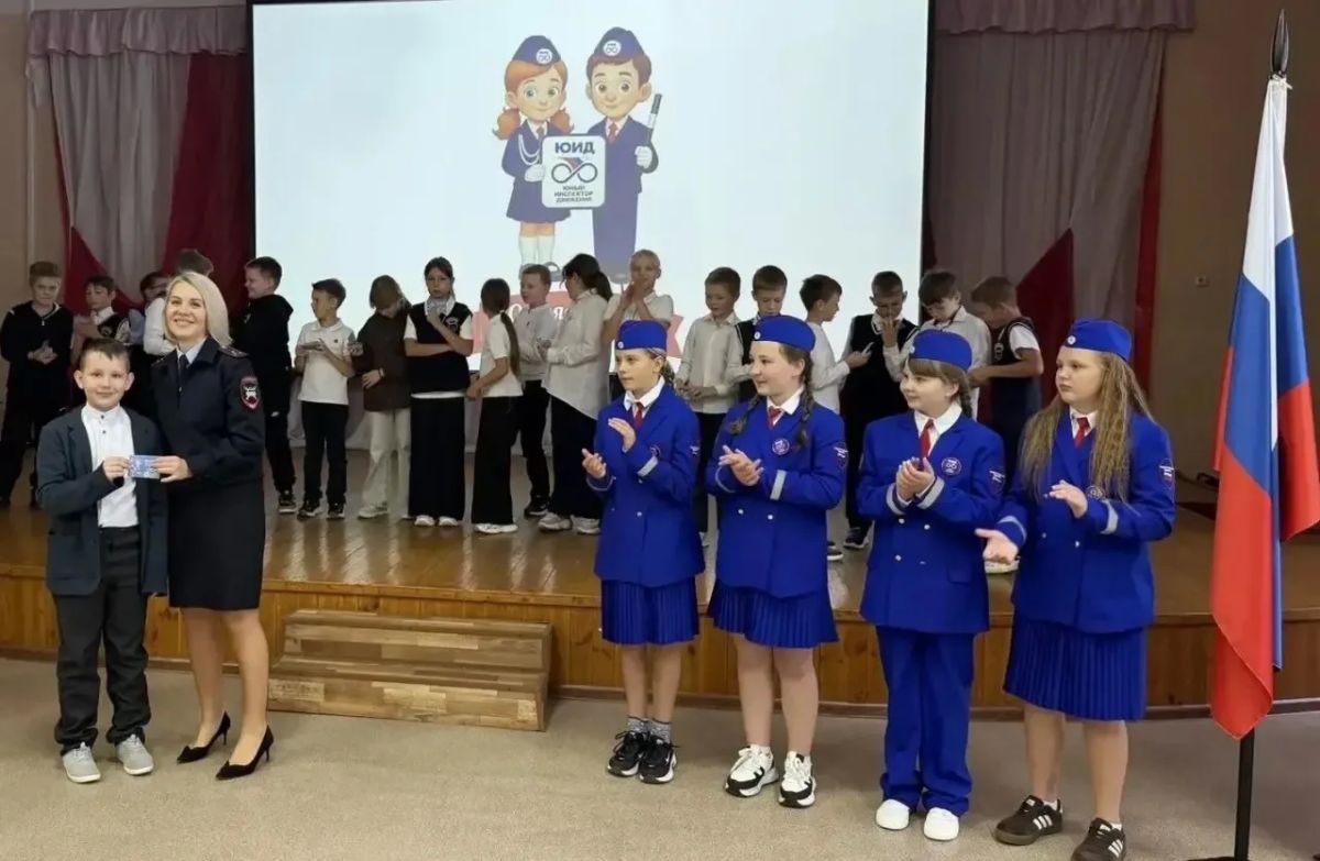Торжественное посвящение в Юные инспекторы движения Торжественное посвящение в Юные инспекторы движения