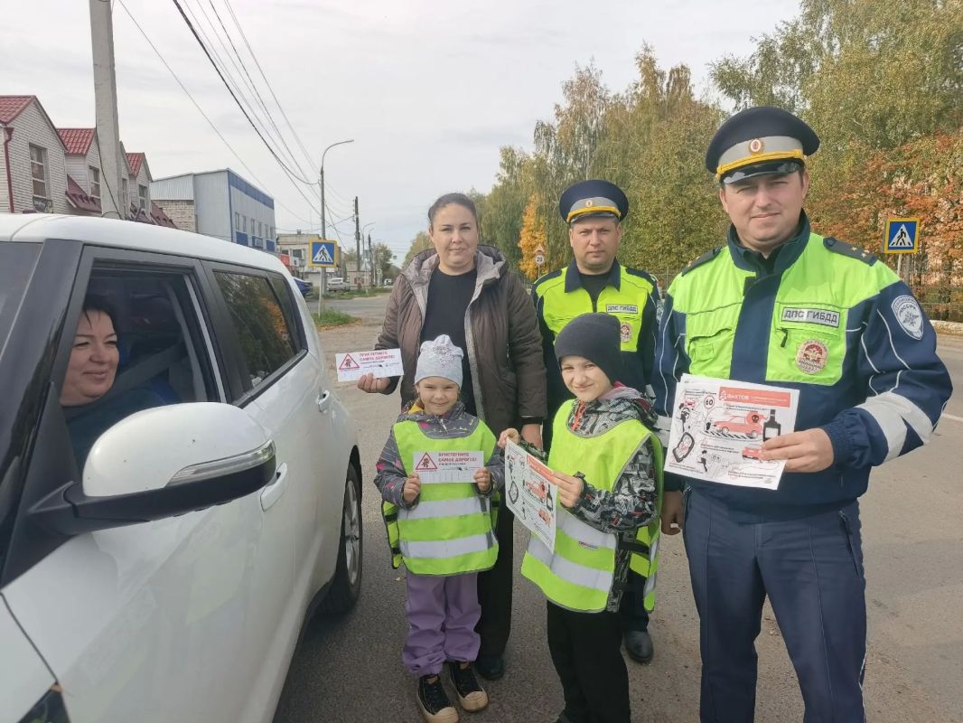 В Перевозе сотрудники ГИБДД рекомендовали водителям включать режим «Детский» В Перевозе сотрудники ГИБДД рекомендовали водителям включать режим «Детский»