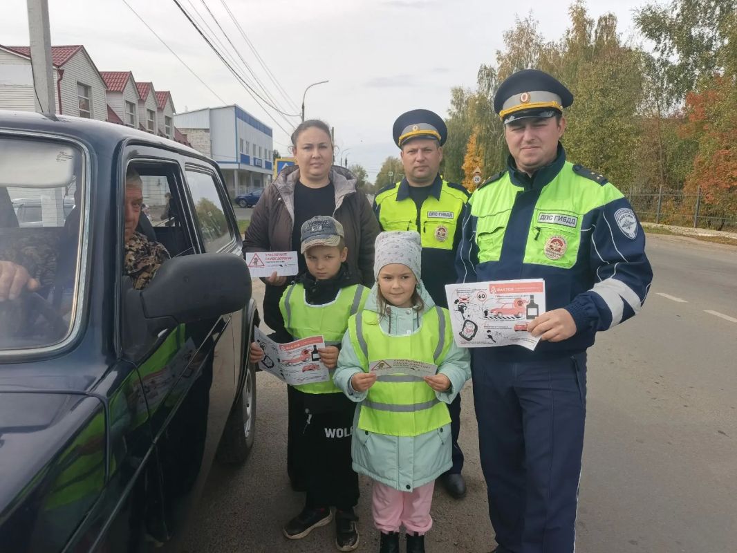 В Перевозе сотрудники ГИБДД рекомендовали водителям включать режим «Детский» В Перевозе сотрудники ГИБДД рекомендовали водителям включать режим «Детский»