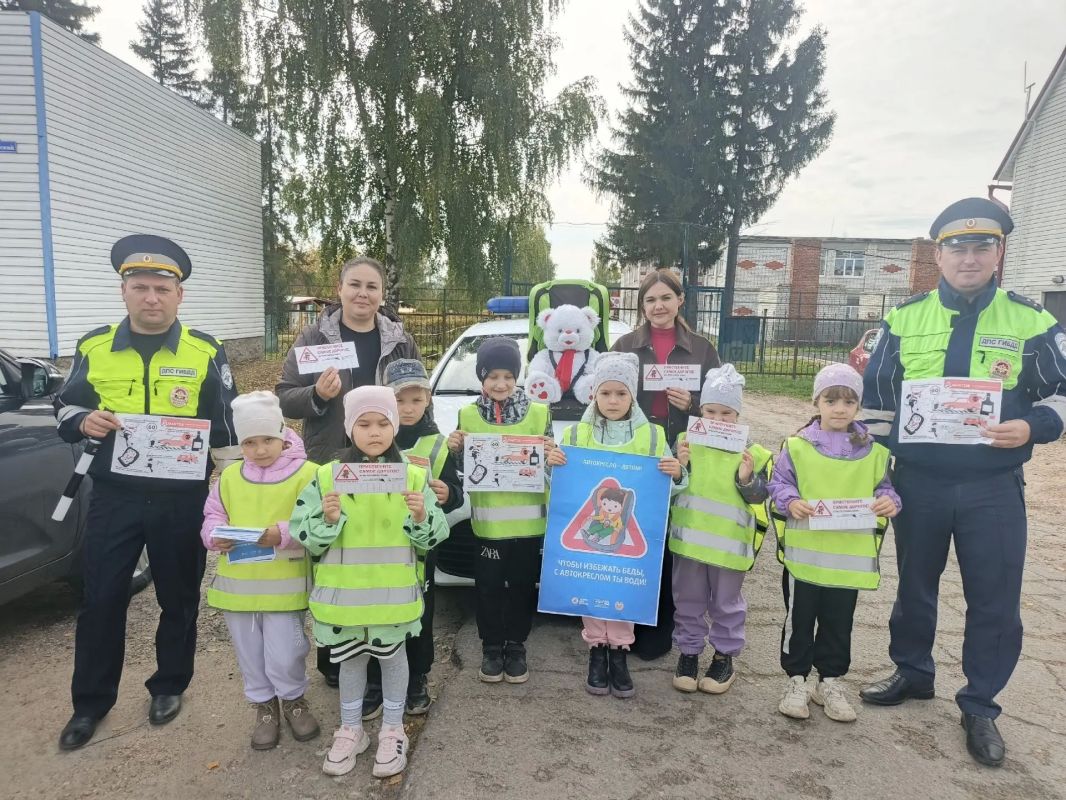 В Перевозе сотрудники ГИБДД рекомендовали водителям включать режим «Детский» В Перевозе сотрудники ГИБДД рекомендовали водителям включать режим «Детский»