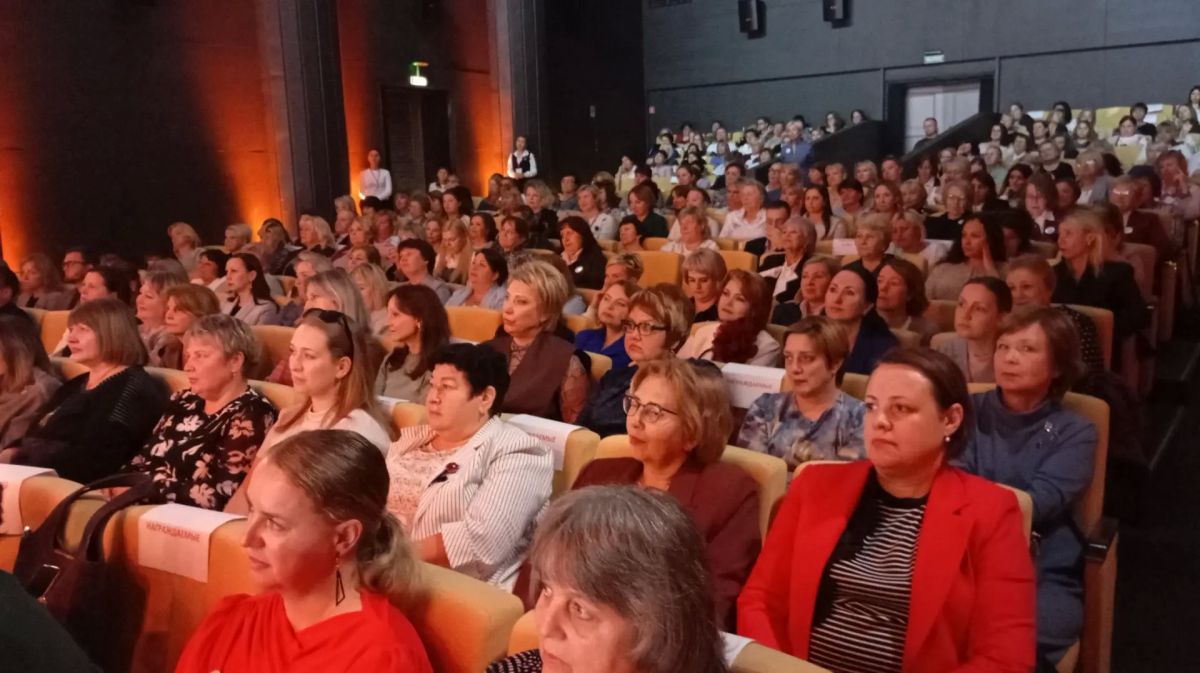 Большая учительская неделя в самом разгаре: в Нижнем Новгороде: чествуем лучших! Большая учительская неделя в самом разгаре: в Нижнем Новгороде: чествуем лучших!